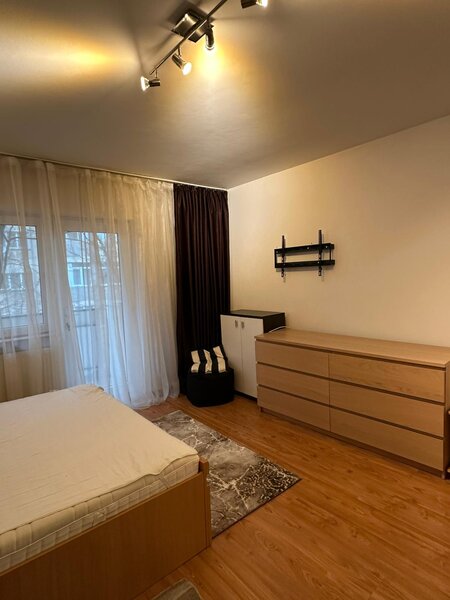 Metrou Brancoveanu, garsoniera 40 mp,